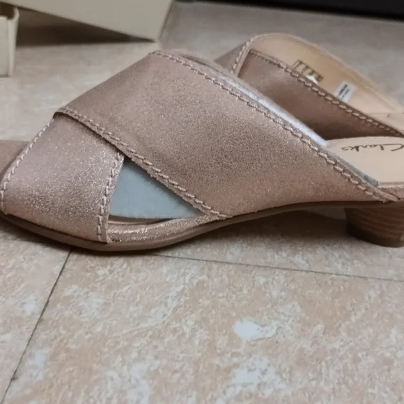 Clarks nude pink...1500 rs from freeup - Picture 4 of 7
